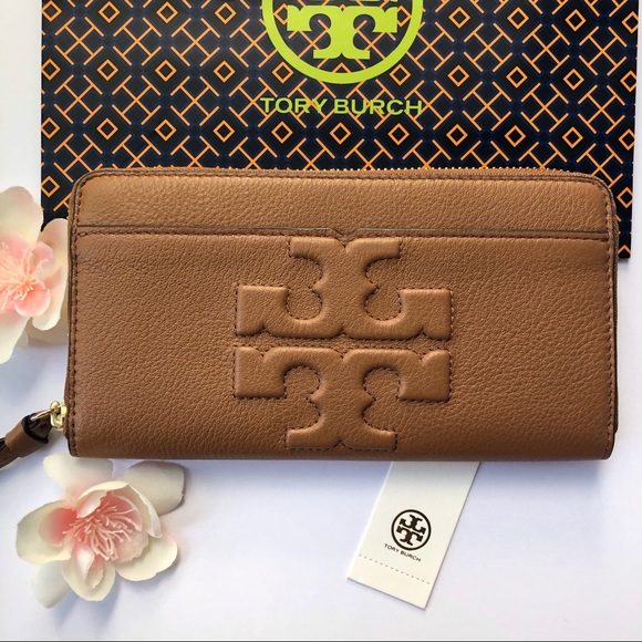 Tory Burch Handbags - 🎄🎁Tory Burch Bombe T Continental Wallet | Bark